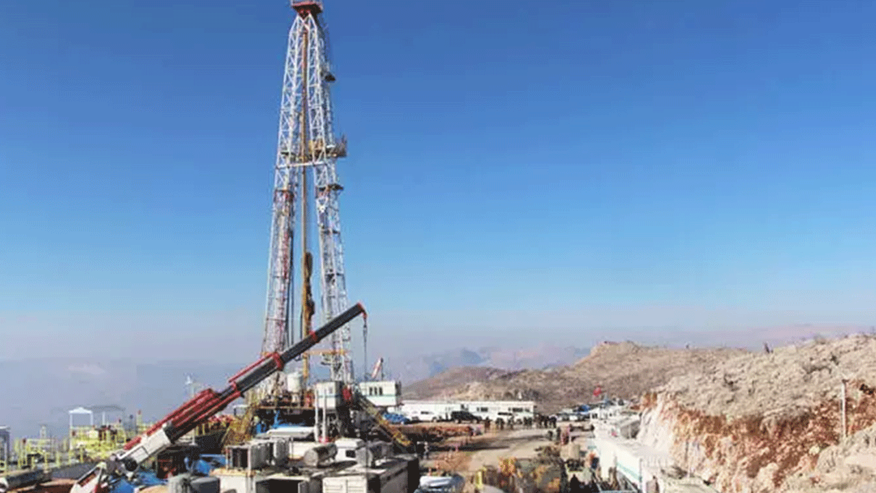 Foto - Gabar'dan sonra bir ilden daha petrol müjdesi: Petrol kulesi dikiliyor!