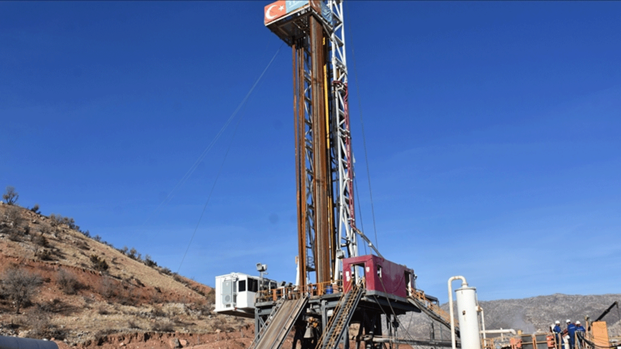 Foto - Gabar'dan sonra bir ilden daha petrol müjdesi: Petrol kulesi dikiliyor!
