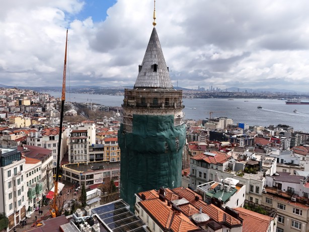 Galata Kulesi’nin son hali: İnşaat filesiyle sarıldı!
