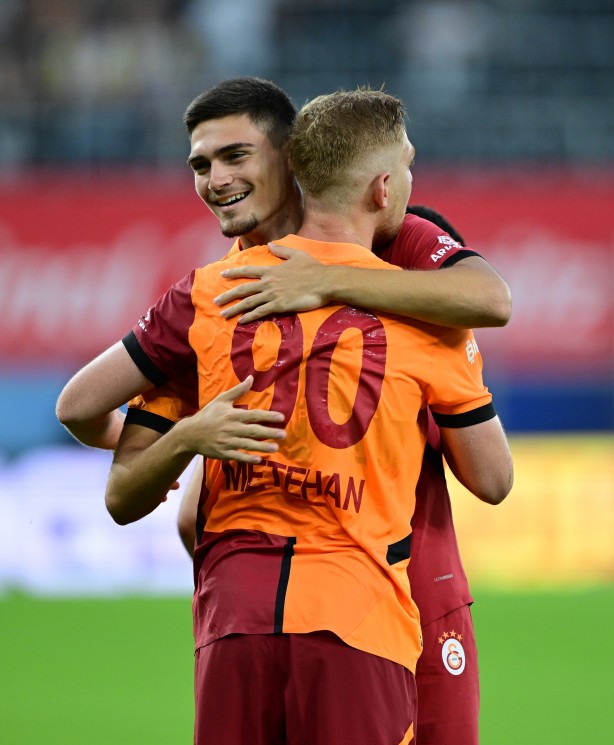 Foto - Galatasaray 3-2 yenilince kriz patladı! Okan Buruk yıldız isimlere kapıyı gösterdi