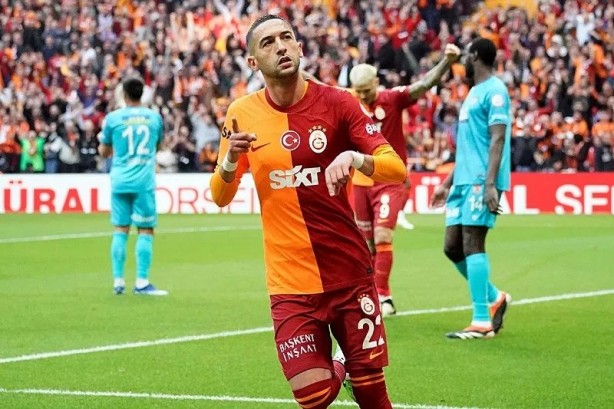 Foto - Galatasaray bombayı patlattı! Orta saha geliyor...
