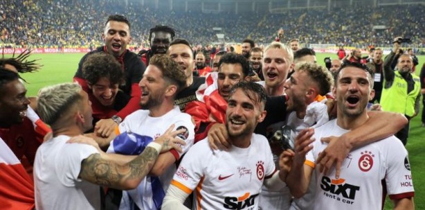 Foto - Galatasaray Fenerbahçe'nin eski yıldızının peşinde