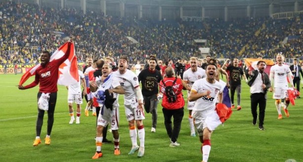 Foto - Galatasaray Fenerbahçe'nin eski yıldızının peşinde