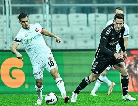 Galatasaray haberi: Galatasaray'dan 3 bomba birden! Kilometrekareden peşini bırakmıyor! Ettirdiler: Sona eren ne kadar varsa…