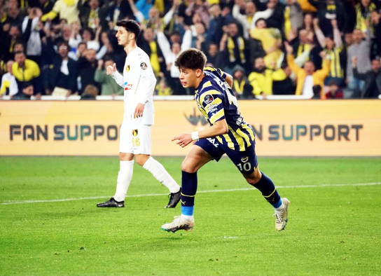 Foto - Galatasaray için çok ama çok büyük tehlike! Şaşkına çevirdiler: Fenerbahçe'den Galatasaray'a dev çalım!