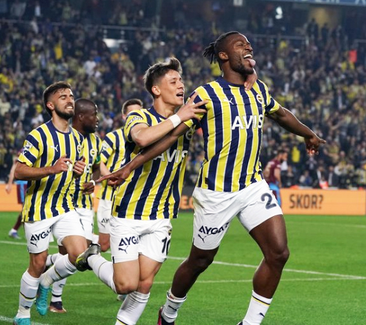 Foto - Galatasaray için çok ama çok büyük tehlike! Şaşkına çevirdiler: Fenerbahçe'den Galatasaray'a dev çalım!