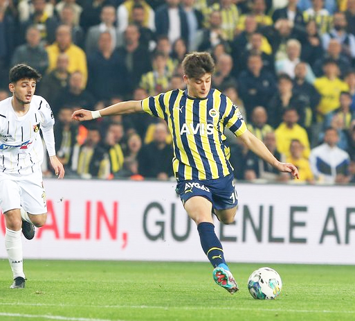 Foto - Galatasaray için çok ama çok büyük tehlike! Şaşkına çevirdiler: Fenerbahçe'den Galatasaray'a dev çalım!