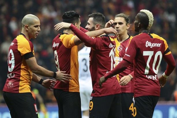 Foto - Galatasaray kolları sıvadı! 6 isimle yollar ayrılıyor