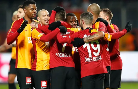 Foto - Galatasaray kolları sıvadı! 6 isimle yollar ayrılıyor