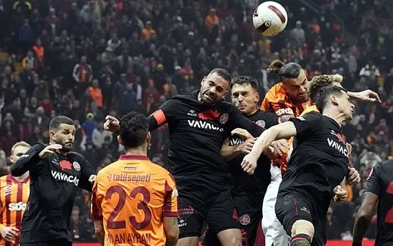 Foto - Galatasaray kupaları kapatmaya başladı! Riski bulunan maça doğru: Son verdi: Olay yorum...