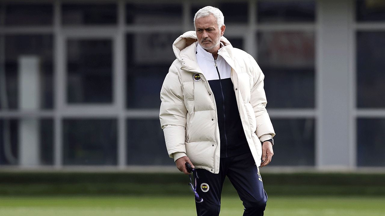 Galatasaray mağlubiyeti sonrası Fenerbahçe'de Trabzonspor maçı hazırlıkları başladı