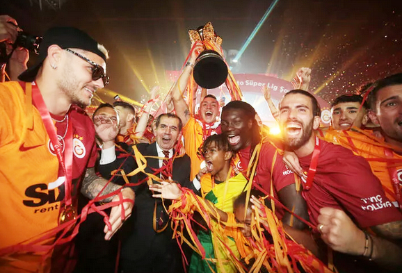 Galatasaray, Örümceğin peşinde... Dev yatırım için görüşmeler resmen başladı