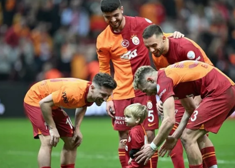 Foto - Galatasaray, Prag maçı öncesi ses getirecek gelişmeyi açıkladı! Büyük müjde taraftara geldi… Yeni gelişmeyi paylaştı...