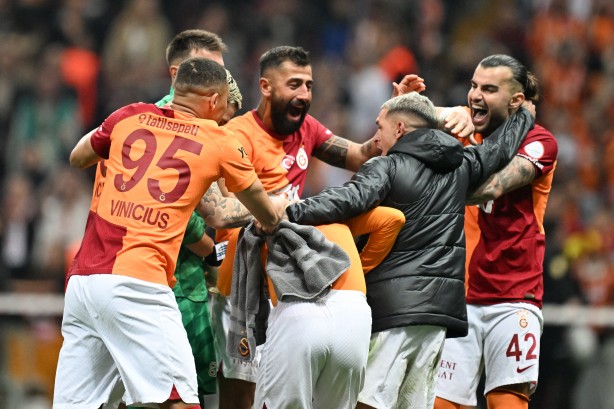Foto - Galatasaray şampiyonluk yolunda yürüyor!