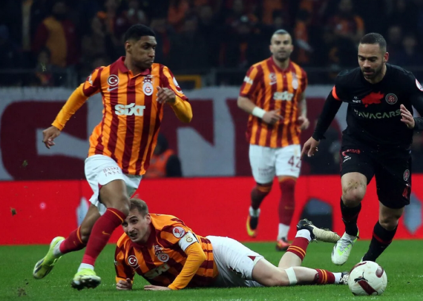 Foto - Galatasaray şaşırtmaya devam ediyor! O oyuncu ile ilgili olay itiraf! İlk kez duyacaksınız…