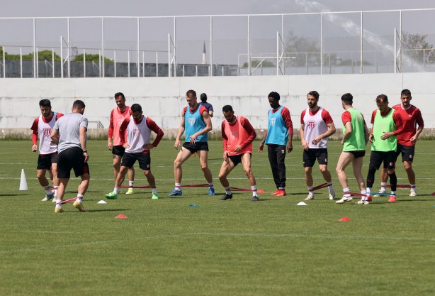 Foto - Galatasaray-Sivasspor maçına doğru yine bildik tartışma! Fenerbahçe'yi yıkan Sivasspor Rams Park'ta ne yapacak?