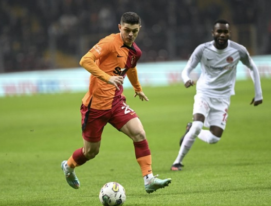 Galatasaray taraftarına büyük uyarı! Bu oyuncuları hemen ama hemen ekleyin...