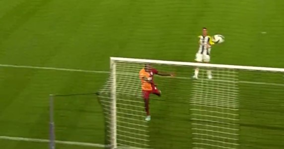 Foto - Galatasaray taraftarını çıldırtan pozisyon! Batshuayi boş kaleye atamadı
