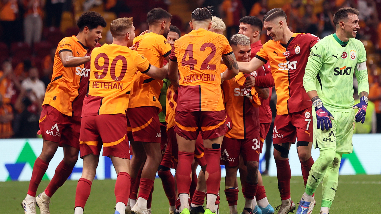 Foto - Galatasaray yeni güne yüreği ağzında uyanacak! Dursun Özbek Ocakta transfer bombasını patlatıyor! Resmen o isime vuruldu…