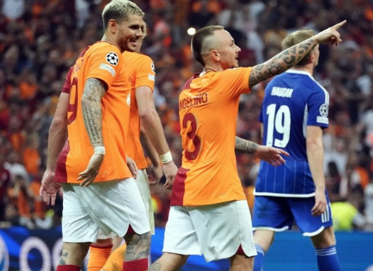 Foto - Galatasaray yıldız isimle sözleşme yeniliyor! Avrupa devlerinin radarındaydı...