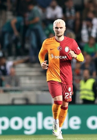 Foto - Galatasaray yıldız isimle sözleşme yeniliyor! Avrupa devlerinin radarındaydı...