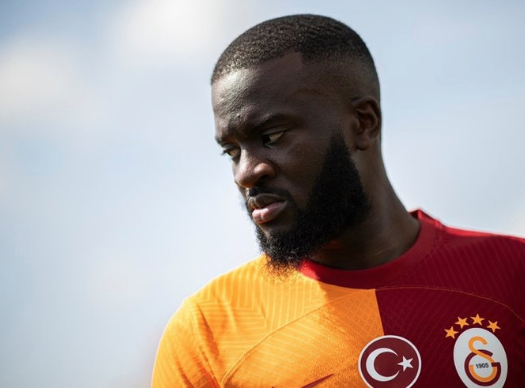 Foto - Galatasaray yıldız isimle sözleşme yeniliyor! Avrupa devlerinin radarındaydı...