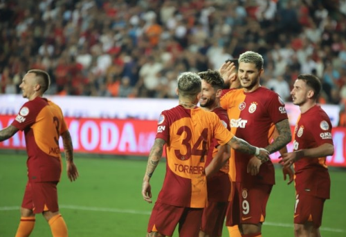 Foto - Galatasaray yıldız isimle sözleşme yeniliyor! Avrupa devlerinin radarındaydı...