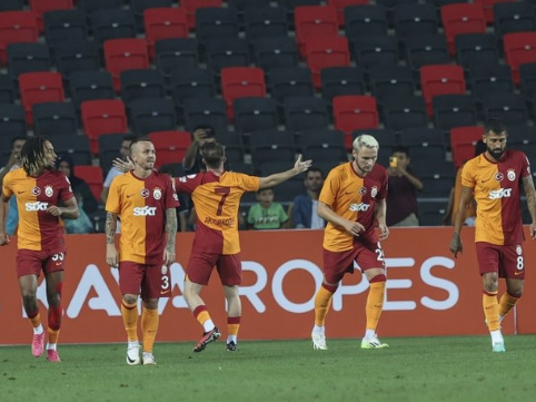 Galatasaray yıldız isimle sözleşme yeniliyor! Avrupa devlerinin radarındaydı...