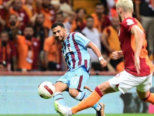 Foto - Galatasaray yıldız isimle sözleşme yeniliyor! Avrupa devlerinin radarındaydı...