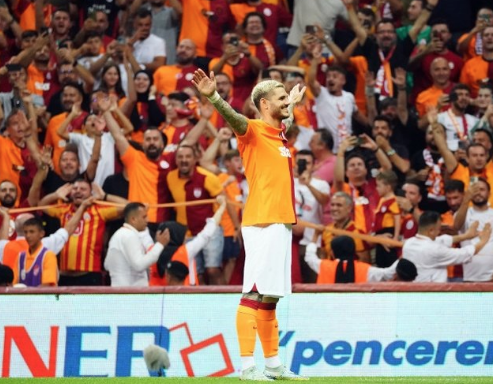 Foto - Galatasaray yıldız isimle sözleşme yeniliyor! Avrupa devlerinin radarındaydı...