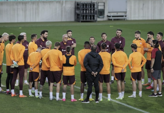 Foto - Galatasaray yönetimi sorunlu bulmacayı çözmek istiyor! Büyük sorun… Acilen bunun yapılması lazım
