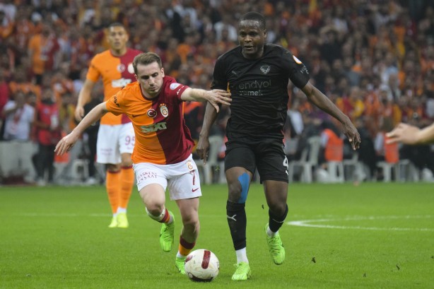 Foto - Galatasaray'a büyük ayıp! O oyuncuyu kapı dışarı ettiler! Kadroda düşünmüyoruz, alın sizin olsun