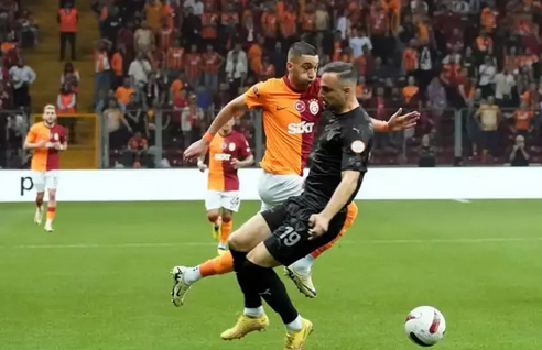 Foto - Galatasaray'a büyük ayıp! O oyuncuyu kapı dışarı ettiler! Kadroda düşünmüyoruz, alın sizin olsun