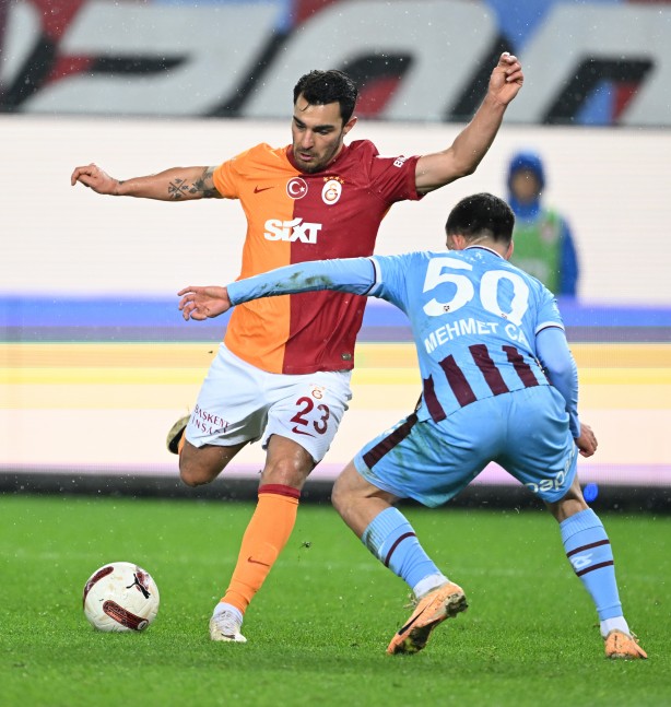 Foto - Galatasaray’a çok ama çok kötü haber! Resmen eli kolu bağlandı artık… Sürpriz isimdi ama…