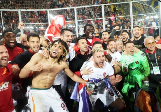Foto - Galatasaray'a dünya yıldızı golcü geliyor... Çağrı üstüne çağrı yapmaya başladılar!