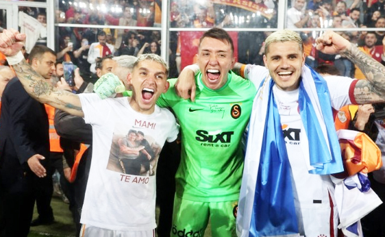 Galatasaray'a dünya yıldızı golcü geliyor... Çağrı üstüne çağrı yapmaya başladılar!