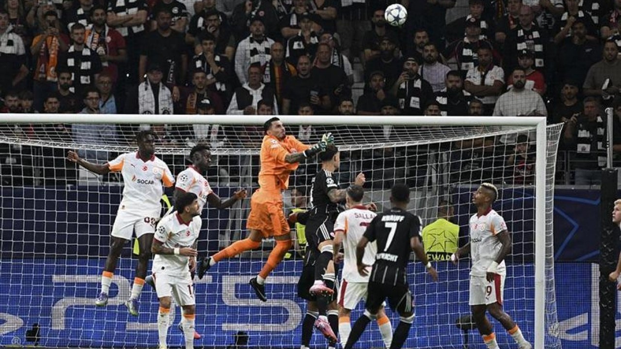 Foto - Galatasaray’a Frankfurt şoku! 5-1’lik mağlubiyet sonrası eleştiri yağmuru