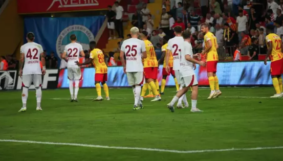 Foto - Galatasaray'a resti çekti! Muslera yine bildiğimiz gibi! Derbi zaferine rağmen bunu yaptı…
