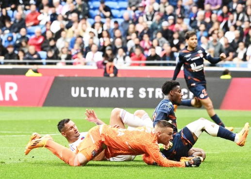 Foto - Galatasaray'a yeni sezon çileği geliyor! Drogba ve Eboue de devrede...