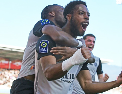 Foto - Galatasaray'a yeni sezon çileği geliyor! Drogba ve Eboue de devrede...