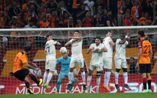 Foto - Galatasaray'a yeniler de çare olmadı! Giresunspor deplasmanda fırtına gibi esti