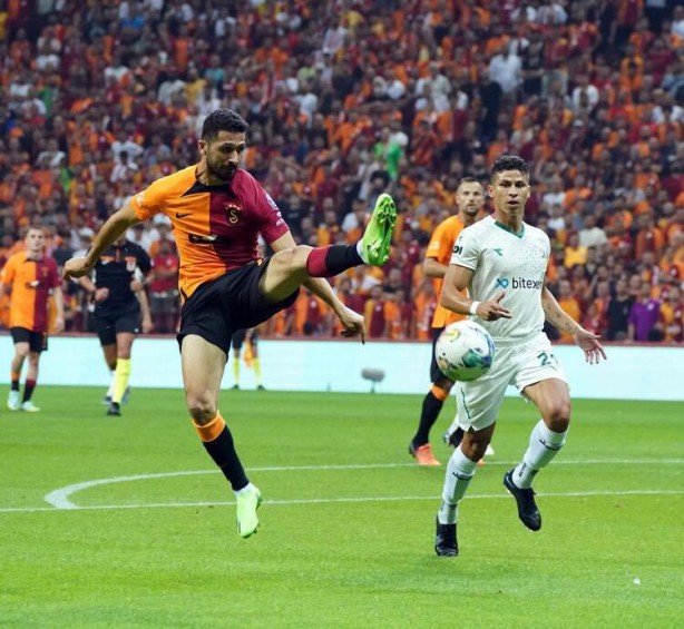 Foto - Galatasaray'a yeniler de çare olmadı! Giresunspor deplasmanda fırtına gibi esti
