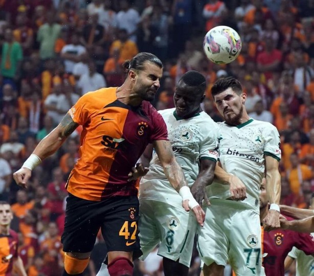 Foto - Galatasaray'a yeniler de çare olmadı! Giresunspor deplasmanda fırtına gibi esti