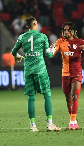 Galatasaray'da bir bu eksikti! Herşey tam yoluna girmişken büyük skandal...