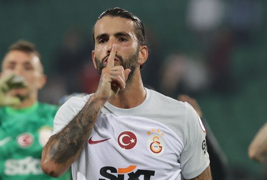 Foto - Galatasaray'da derbi öncesi büyük hesaplaşma! Okan Buruk o ismi kadro dışı bıraktı