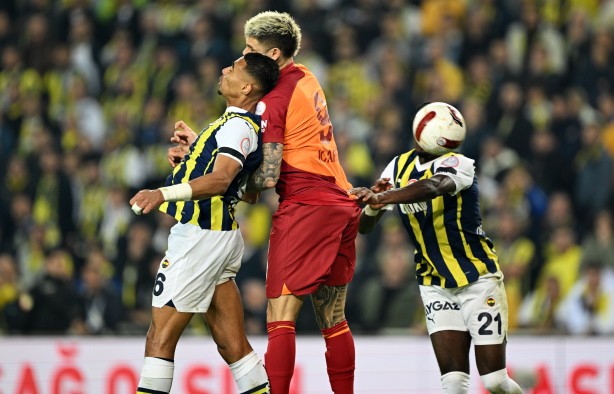 Foto - Galatasaray'da işler karıştı! İki Süper yıldız kadroda yok! Süper Kupa öncesi kriz...