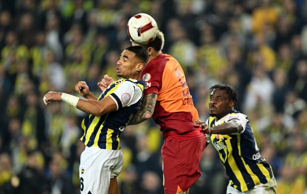 Foto - Galatasaray'da işler karıştı! İki Süper yıldız kadroda yok! Süper Kupa öncesi kriz...