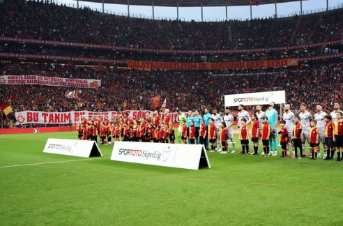 Galatasaray'da karar verildi! 2 sözleşme yenileme 1 veda...