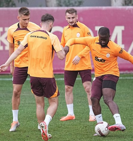 Foto - Galatasaray'da karar verildi! 2 sözleşme yenileme 1 veda...