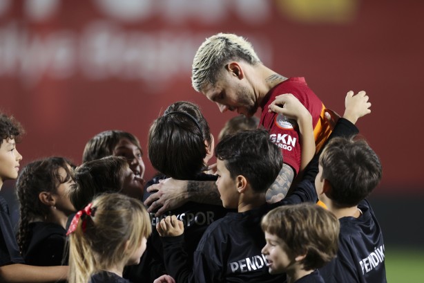 Foto - Galatasaray'da konuşulan o yıldız ortaya çıktı! İşte telaffuz edilen o bomba isim... Geri mi geliyor?